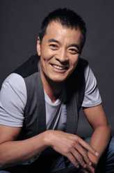 龙俊杰（刘威饰演）