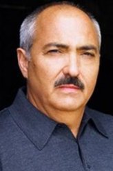 Col. Scott Riggins（米盖尔·桑多瓦尔饰演）
