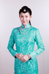 包翠花（李彩桦饰演）