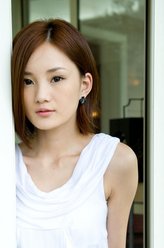 洪世馨（馨子饰演）