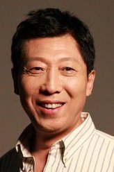 明轩父（韩童生饰演）