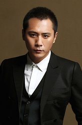 田守信（刘烨饰演）