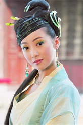 小青（陈紫函饰演）