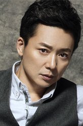 赵东初（刘奕君饰演）