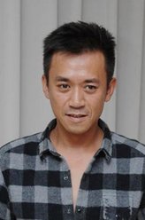 黄有良（王学兵饰演）