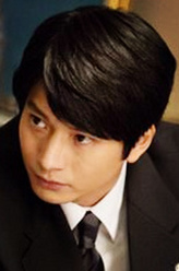 阶堂彬（向井理饰演）