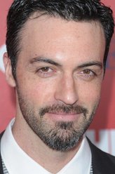 Dan Egan（瑞德·斯科特饰演）