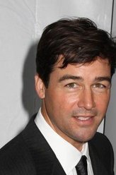 约翰·雷伯恩（凯尔·钱德勒饰演）