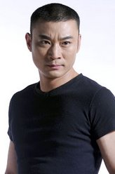彭亮（张亚坤饰演）