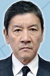 大友修一（奥田瑛二饰演）
