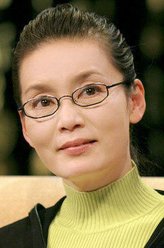 胡萍（潘虹饰演）