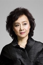 齐母（黄梅莹饰演）