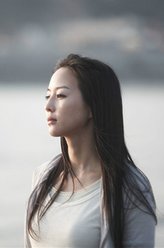 丁晓纬（张钧甯饰演）