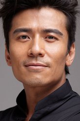 方哲（唐文龙饰演）