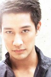 Teeyot（纳瓦·君拉纳拉饰演）