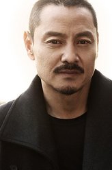 谢雨辰（尹铸胜饰演）