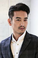 谢团长（袁文康饰演）