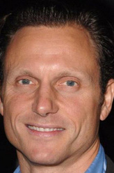 President Fitzgerald Grant（托尼·戈德温饰演）
