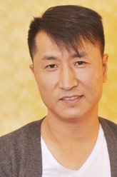 吴品三（张笑君饰演）