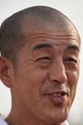 老洪（高强饰演）