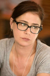 Helen Solloway（毛拉·蒂尔内饰演）