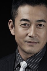 陈俊威（王志飞饰演）