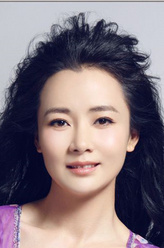 皇后（陈依莎饰演）