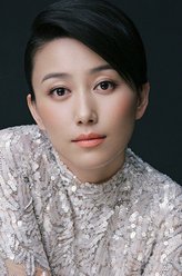 江竹筠（丁柳元饰演）