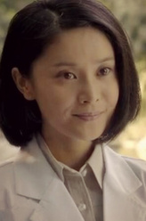 邢小玉（何晶饰演）