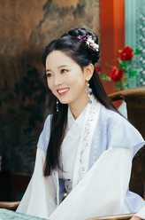 皇甫延华（姜汉娜饰演）
