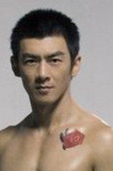 莫军（任天野饰演）