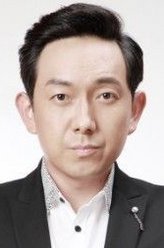 柯凡（关亚军饰演）
