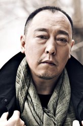 侯酒/久满（倪大红饰演）
