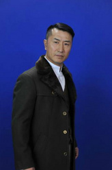 西田（张笑君饰演）