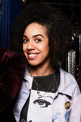Bill Potts（珀尔·麦基饰演）