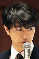 山崎瑛（斋藤工饰演）