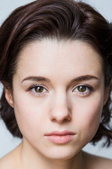 Lauren（Rachel Redford饰演）