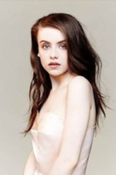 Mary Hawkins（Rosie Day饰演）