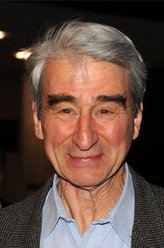 Charlie Skinner（萨姆·沃特森饰演）
