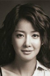 吴敏智（李诗英饰演）