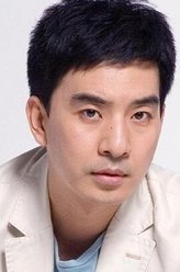 汪百成（孙岩饰演）