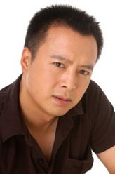 梁海平（褚栓忠饰演）