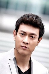 王海洋(成年)（李超饰演）