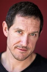 Jonathan Strange（博迪·卡维尔饰演）
