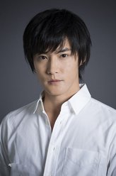 户村流平（白石隼也饰演）