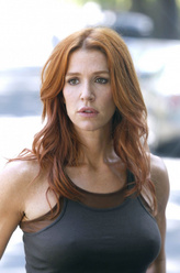 卡莉·威尔斯(Carrie Wells)（波普伊·蒙哥马利饰演）